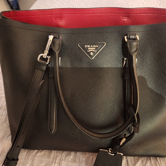 Prada saffiano leather double bag, red on black - Picture 4 of 5